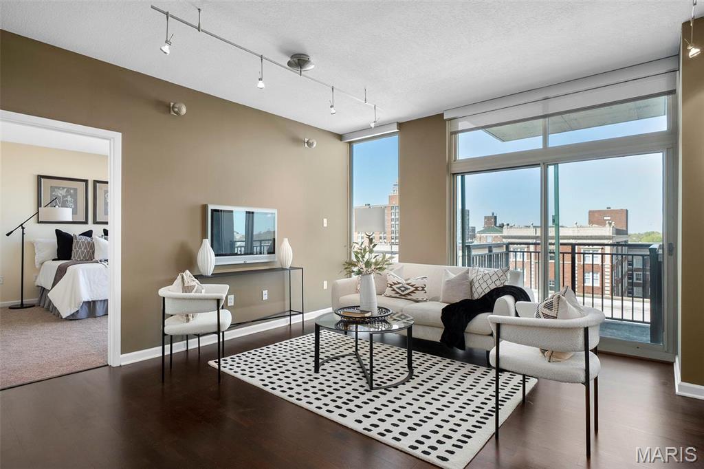 4909 Laclede Avenue Unit: 805