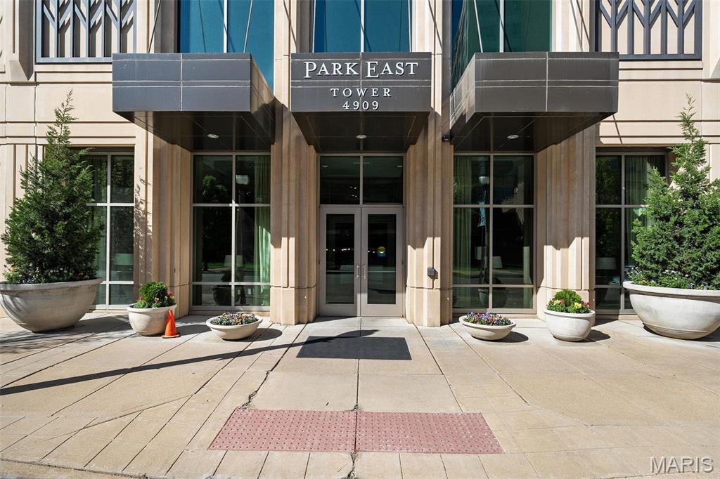 4909 Laclede Avenue Unit: 805