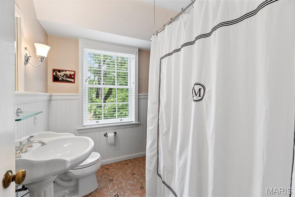 8055 Teasdale Avenue