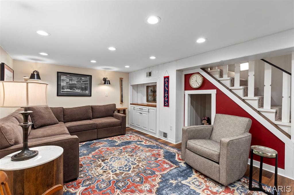 8055 Teasdale Avenue