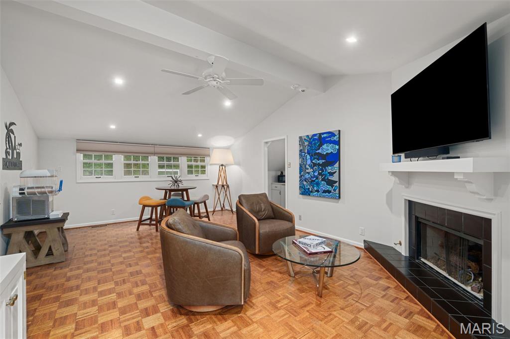 7 Greenbriar Drive