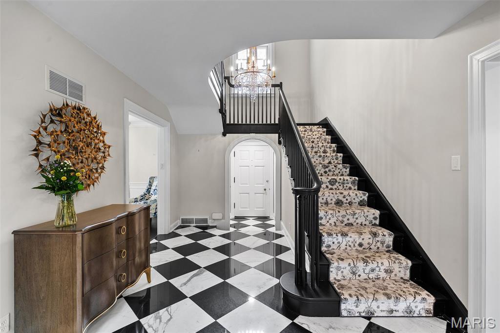 7 Greenbriar Drive