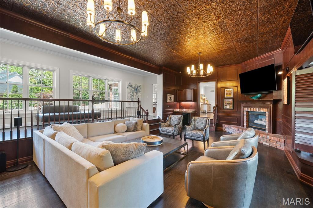 7 Greenbriar Drive