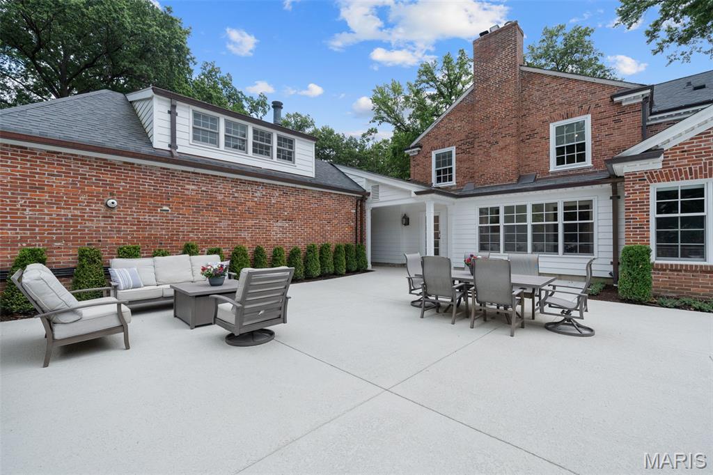 7 Greenbriar Drive
