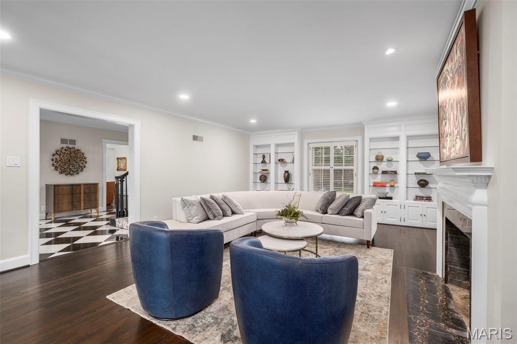 7 Greenbriar Drive