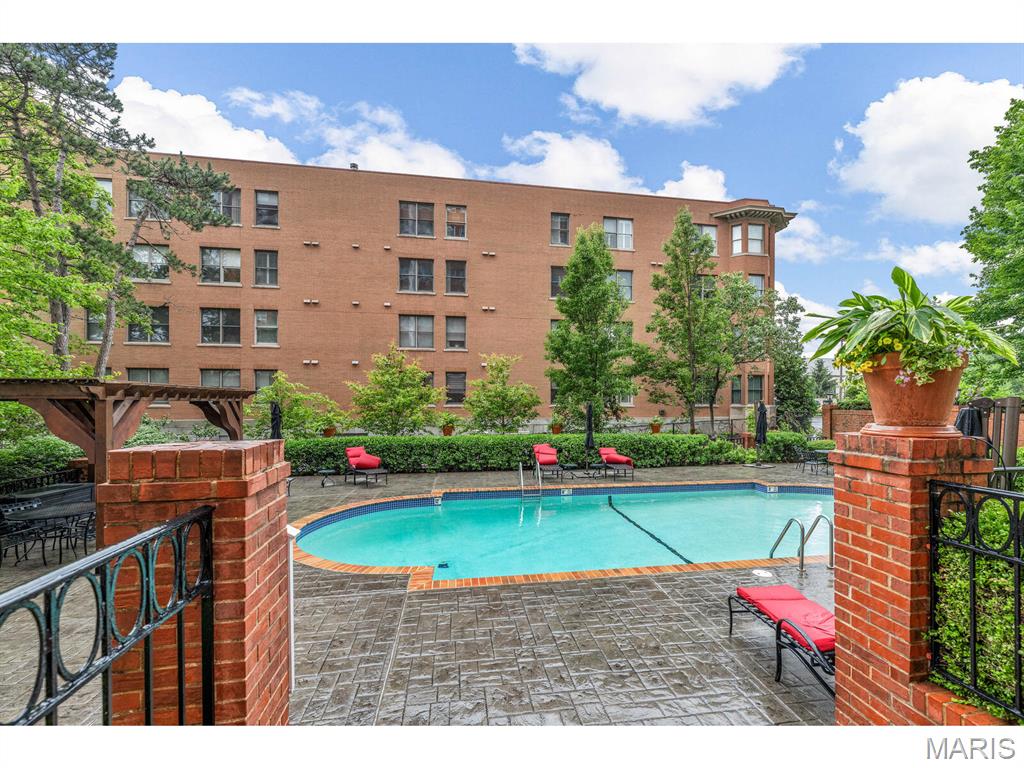 710 S Hanley Road Unit: 10A