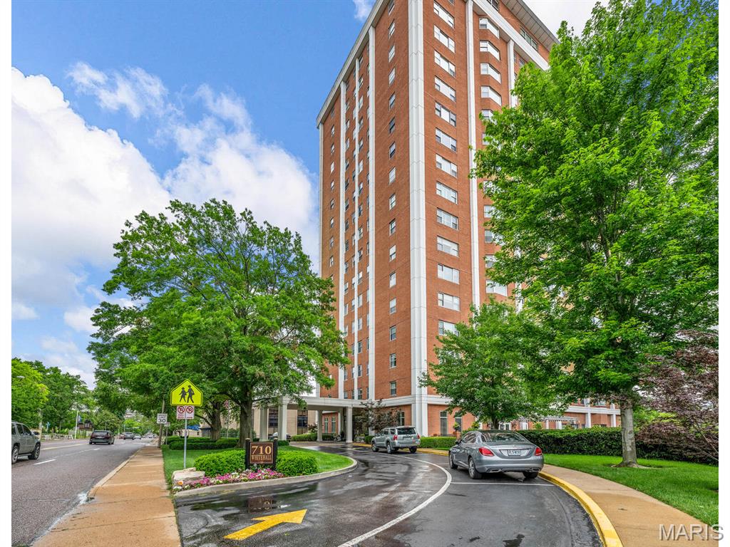 710 S Hanley Road Unit: 10A