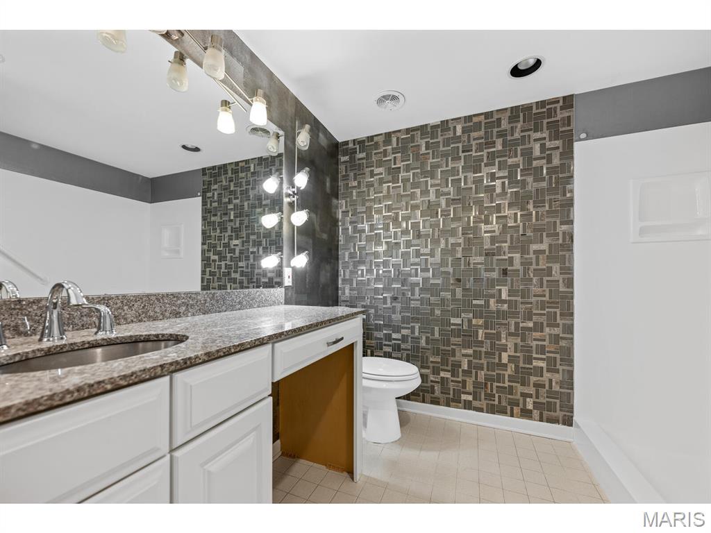 710 S Hanley Road Unit: 10A