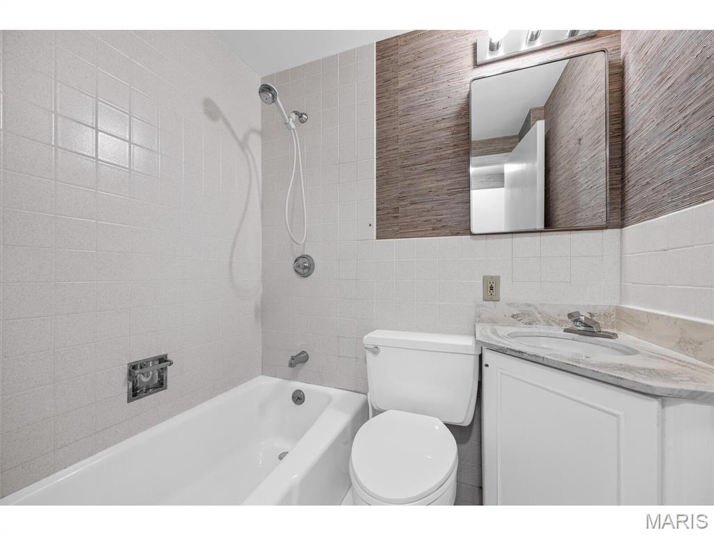 710 S Hanley Road Unit: 10A