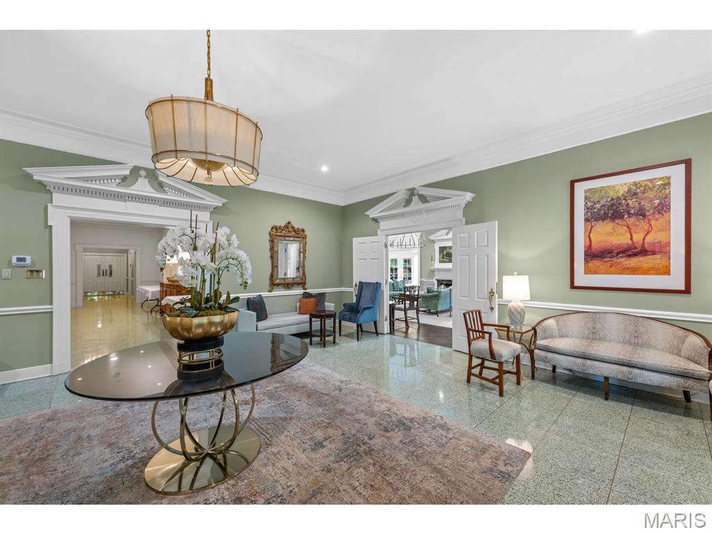 710 S Hanley Road Unit: 10A