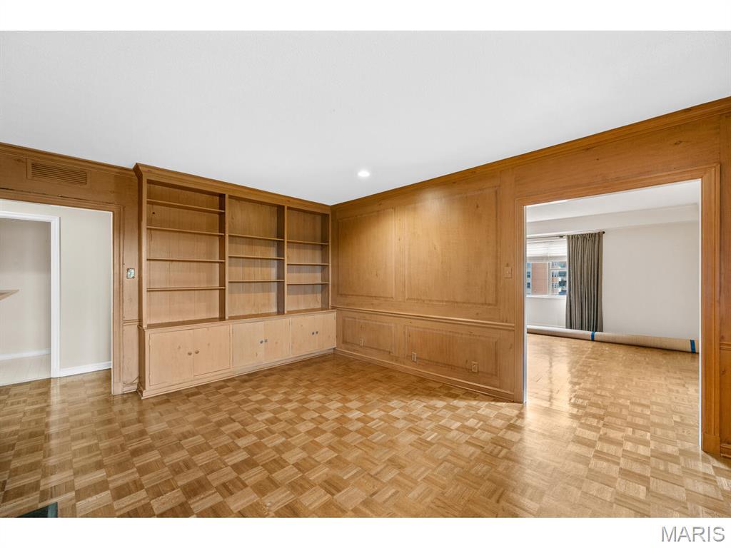 710 S Hanley Road Unit: 10A