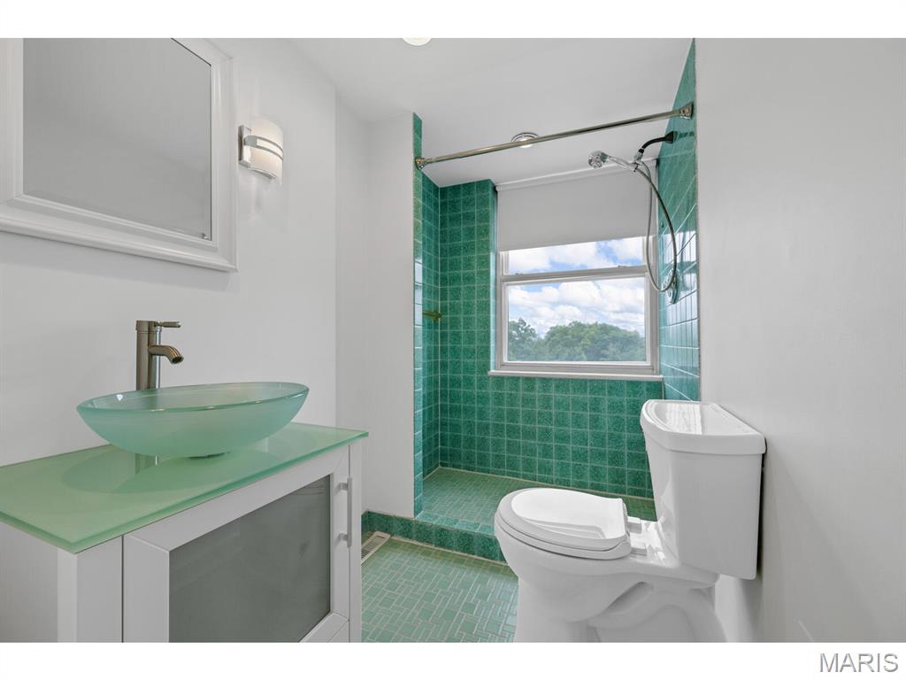 710 S Hanley Road Unit: 10A