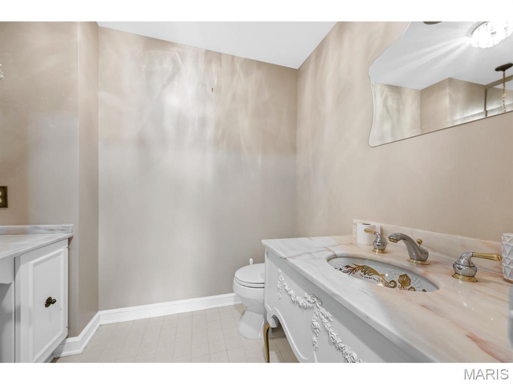 710 S Hanley Road Unit: 10A