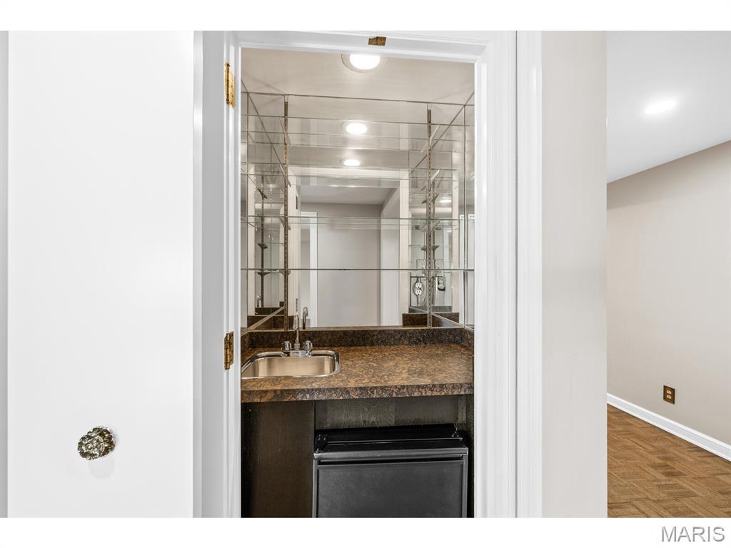 710 S Hanley Road Unit: 10A