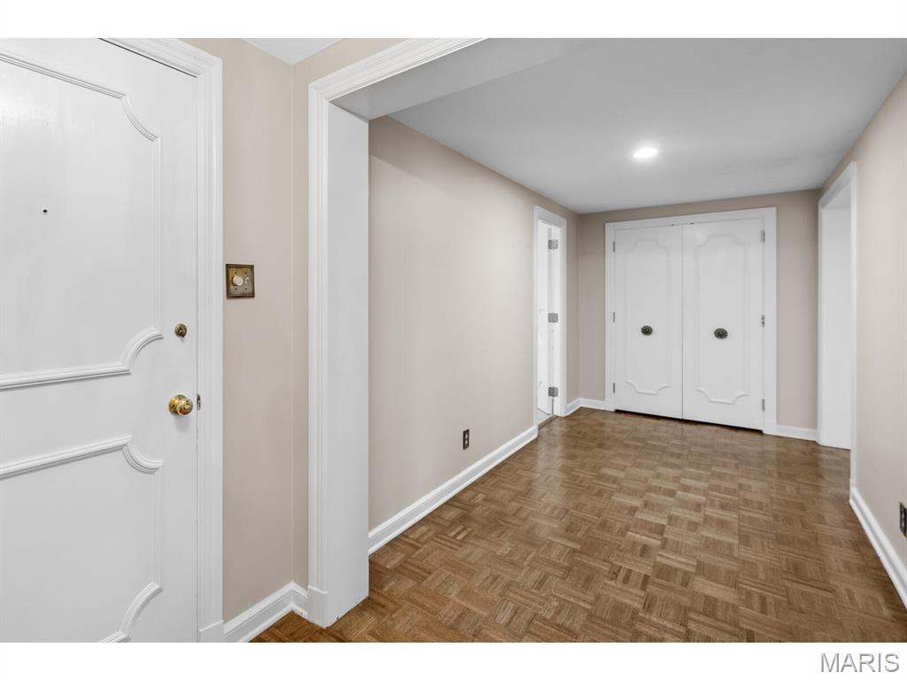710 S Hanley Road Unit: 10A