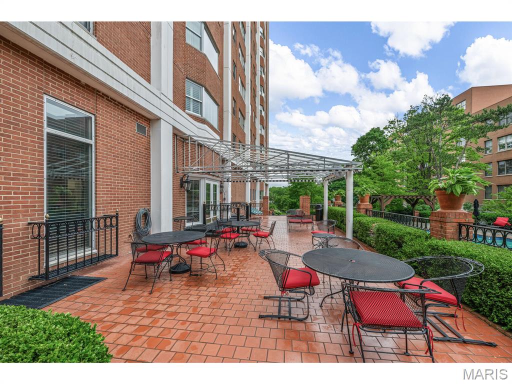 710 S Hanley Road Unit: 10A