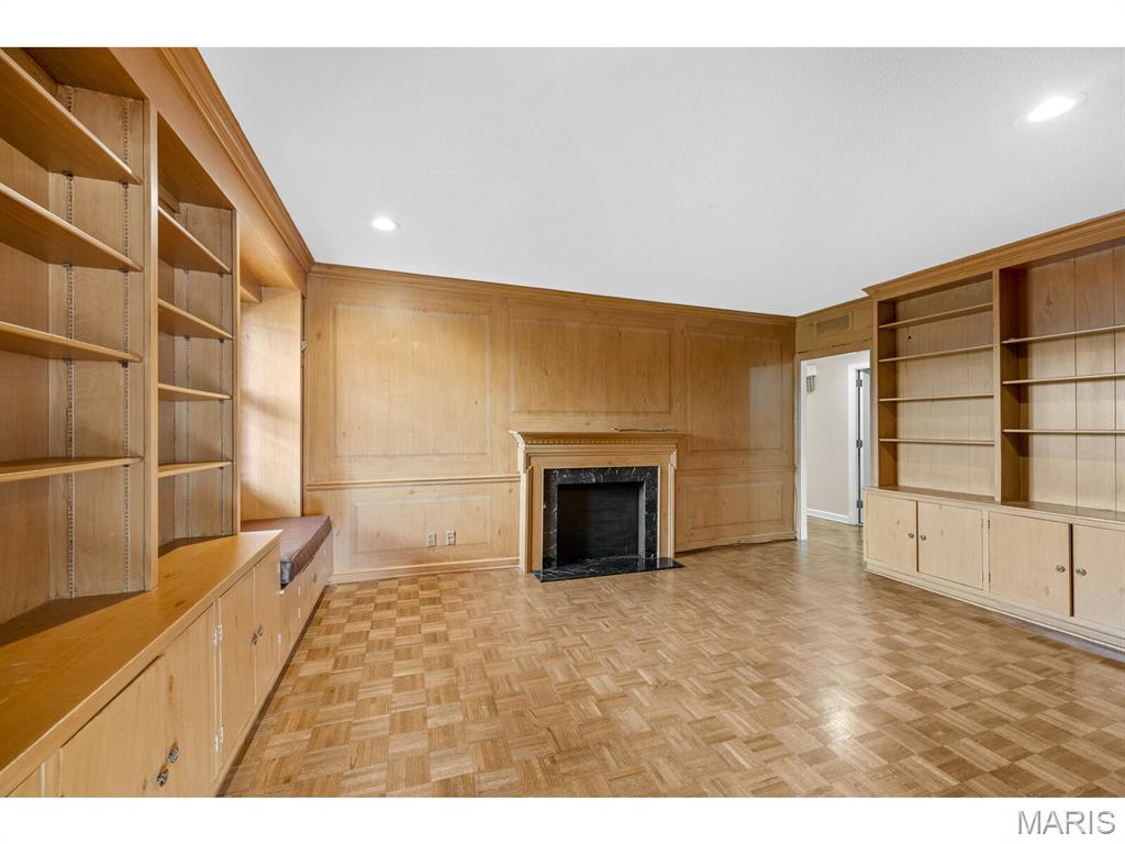 710 S Hanley Road Unit: 10A