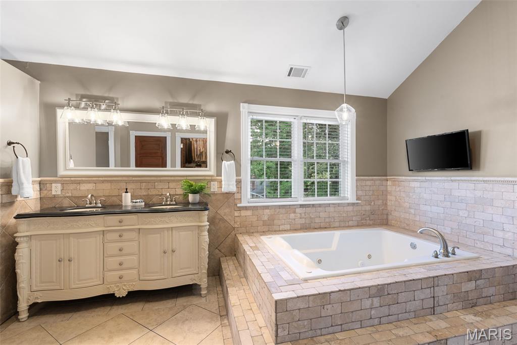 1012 N Taylor Avenue