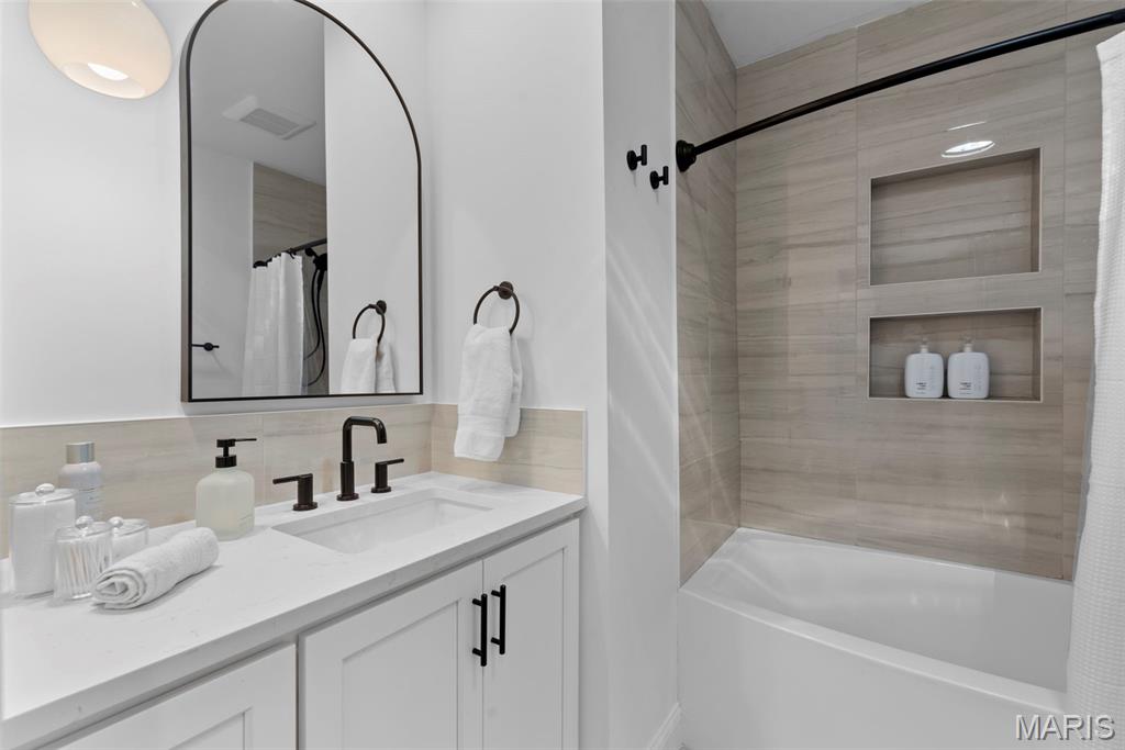 1024 N Taylor Avenue