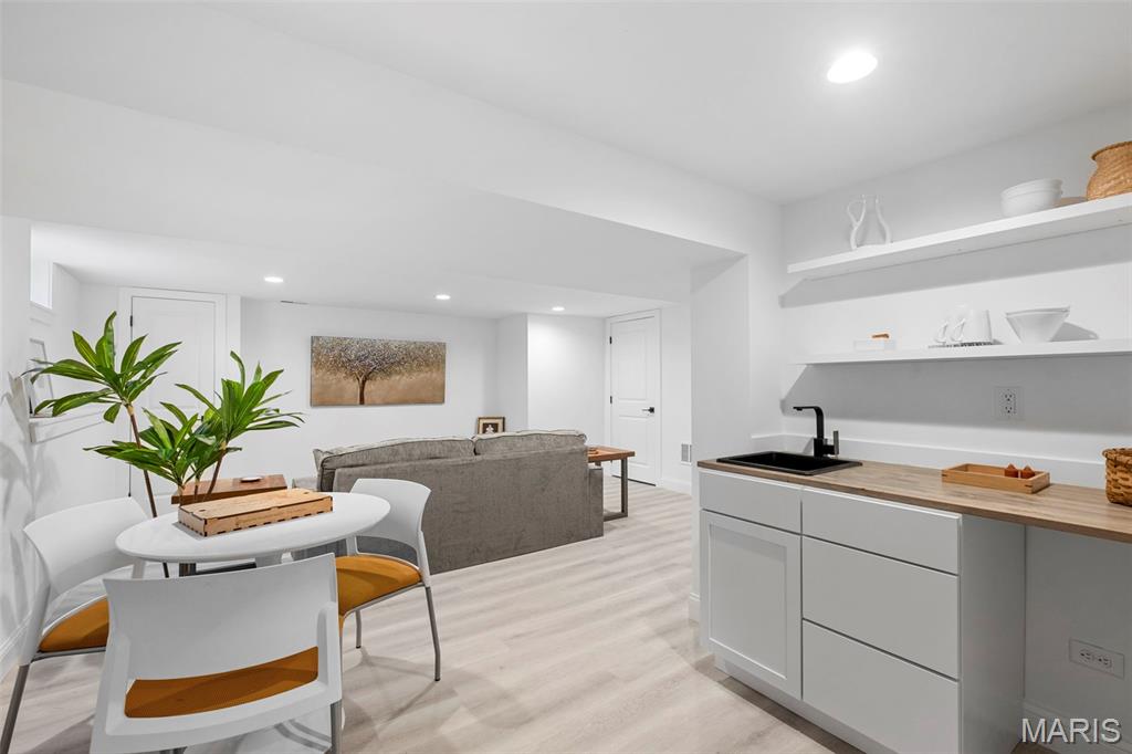 1024 N Taylor Avenue