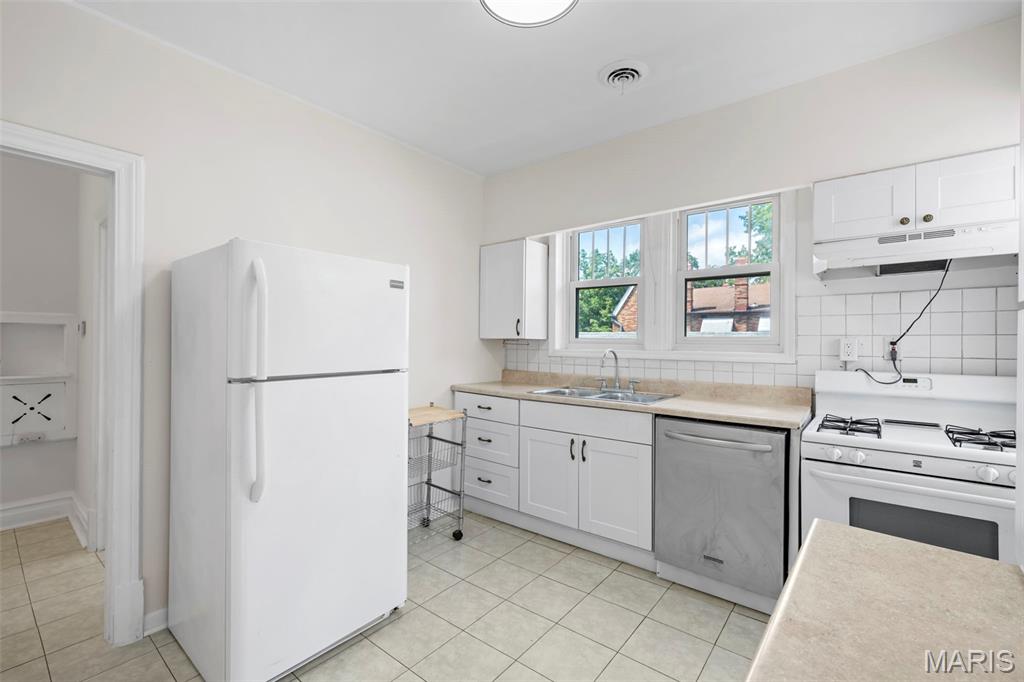 1102 Moorlands Drive