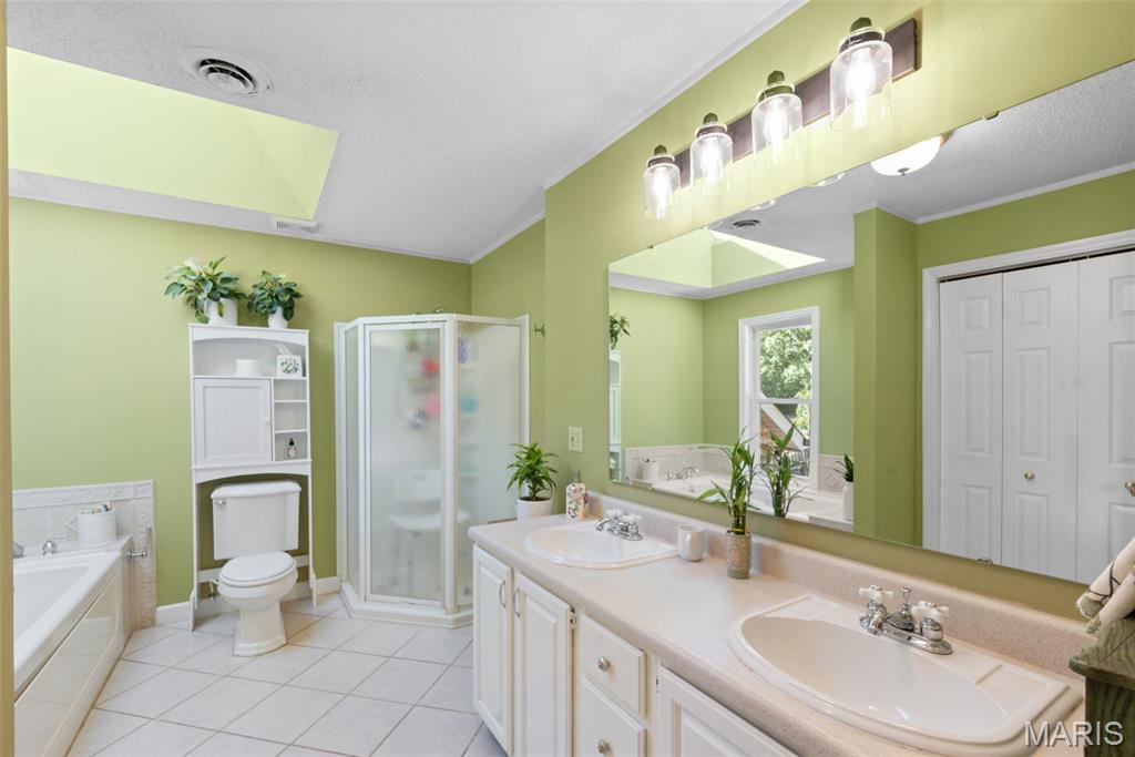 1102 Lakeview Drive