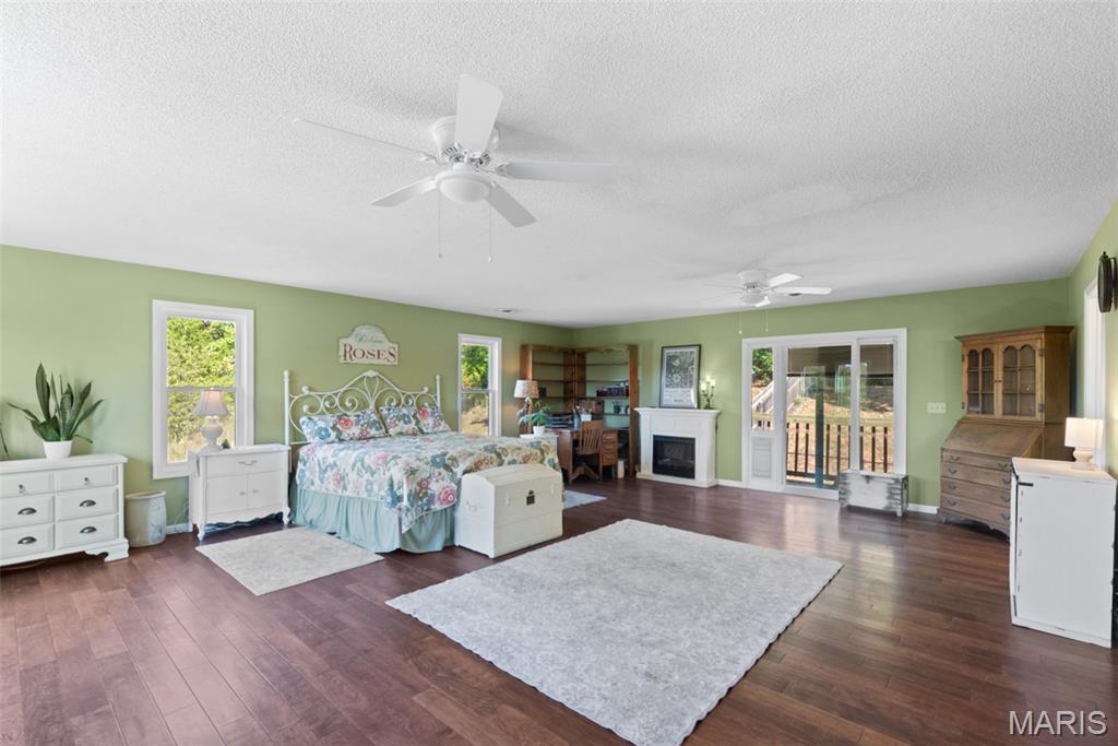 1102 Lakeview Drive