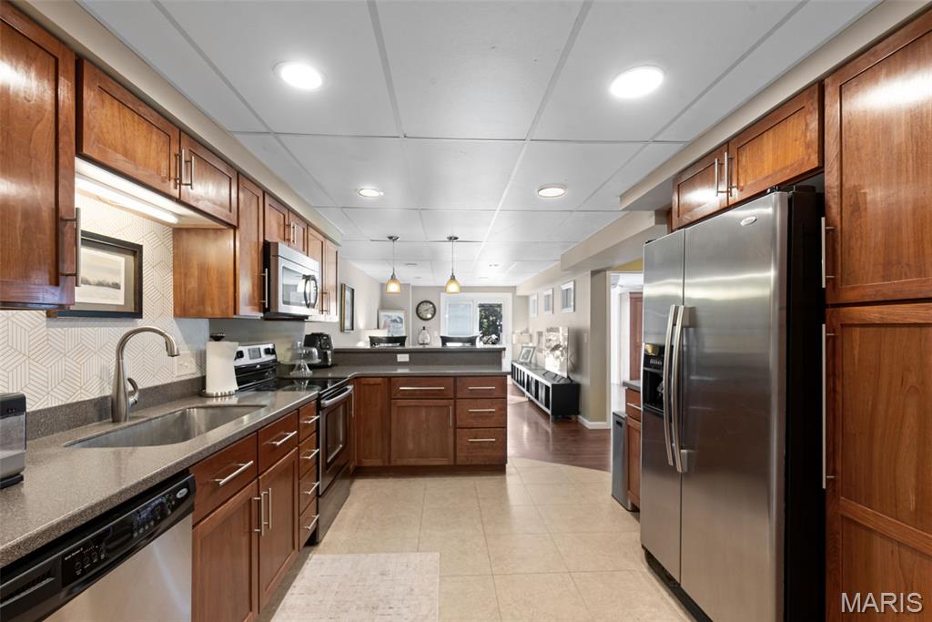 1102 Lakeview Drive