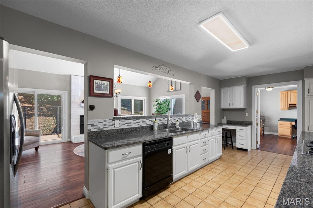 1102 Lakeview Drive