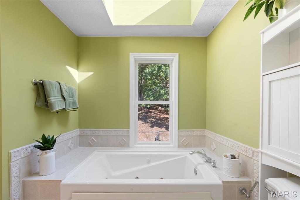 1102 Lakeview Drive