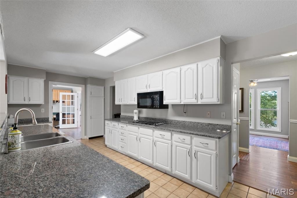 1102 Lakeview Drive