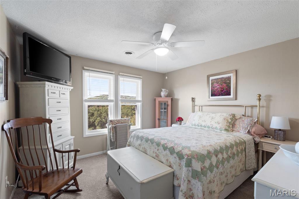 1102 Lakeview Drive