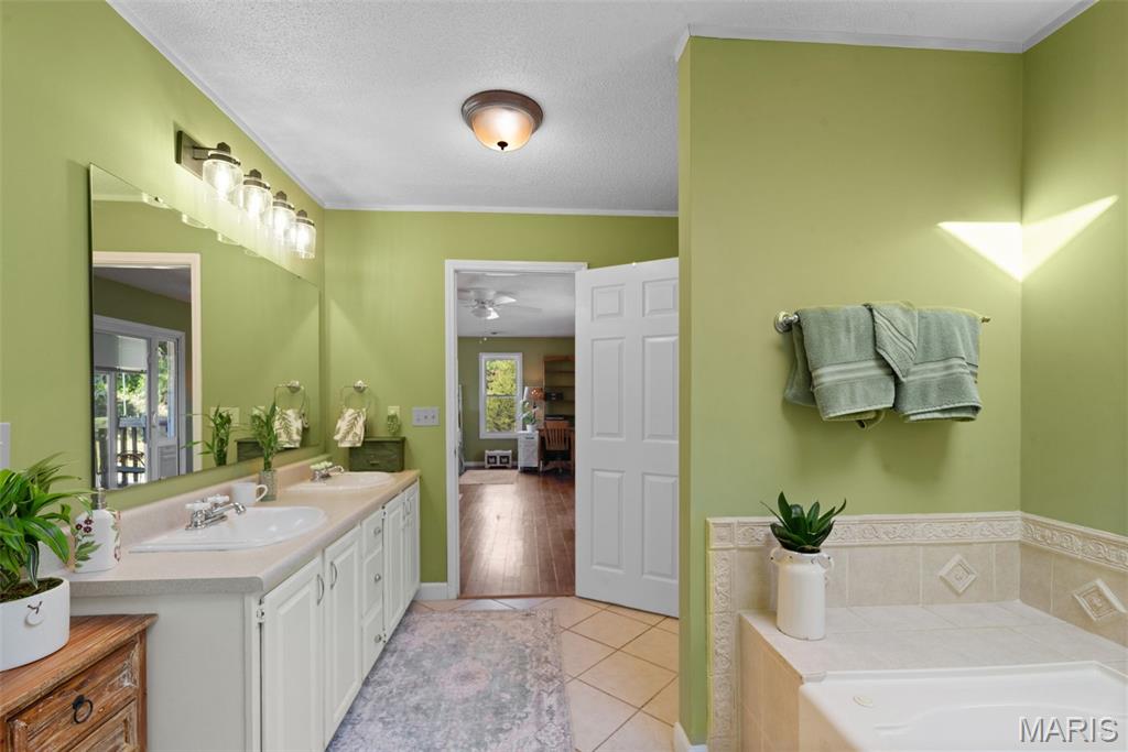 1102 Lakeview Drive