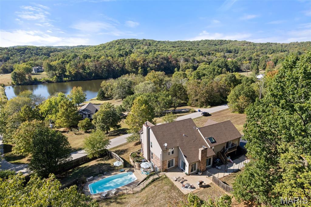 1102 Lakeview Drive