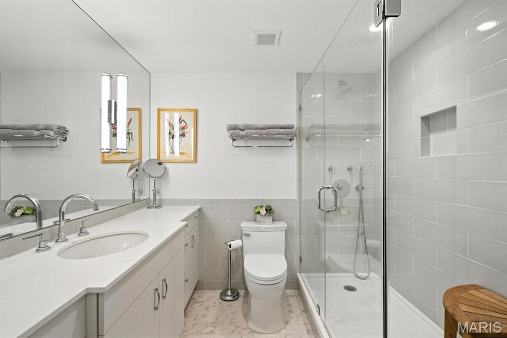 200 S Brentwood Boulevard Unit: 15C