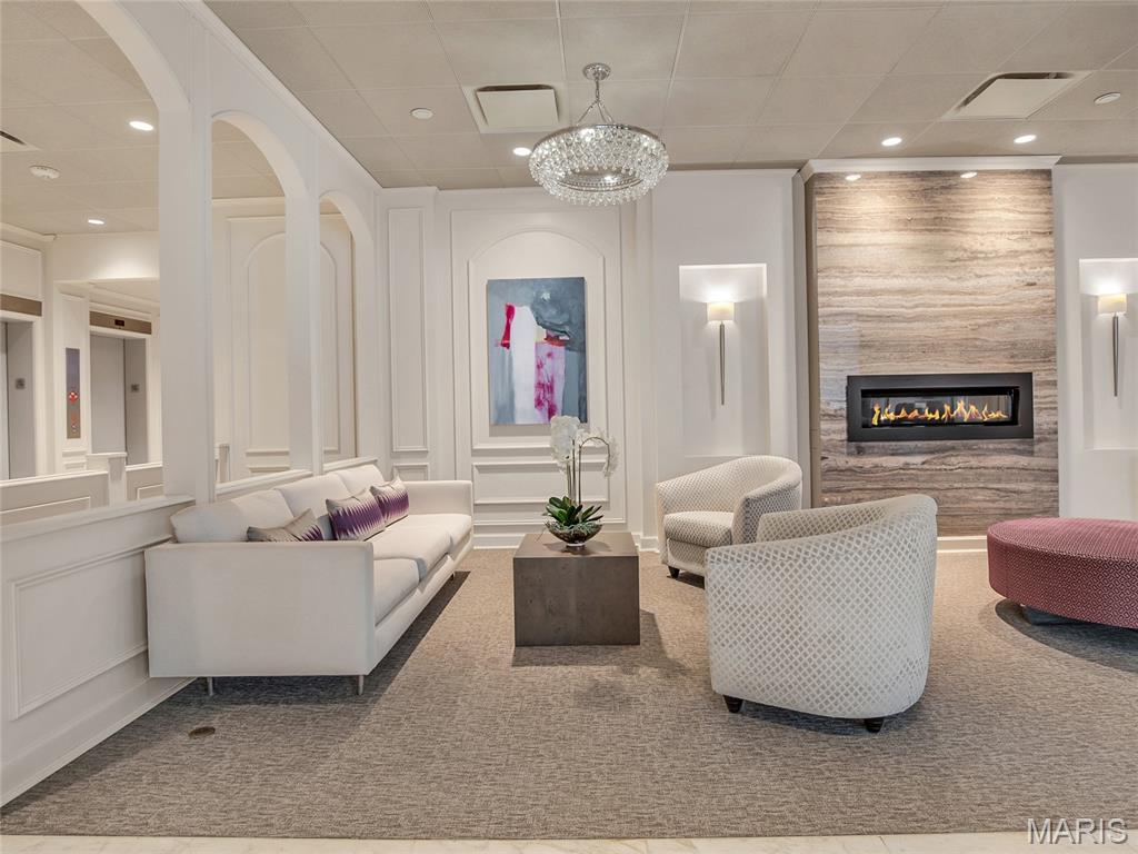 200 S Brentwood Boulevard Unit: 15C