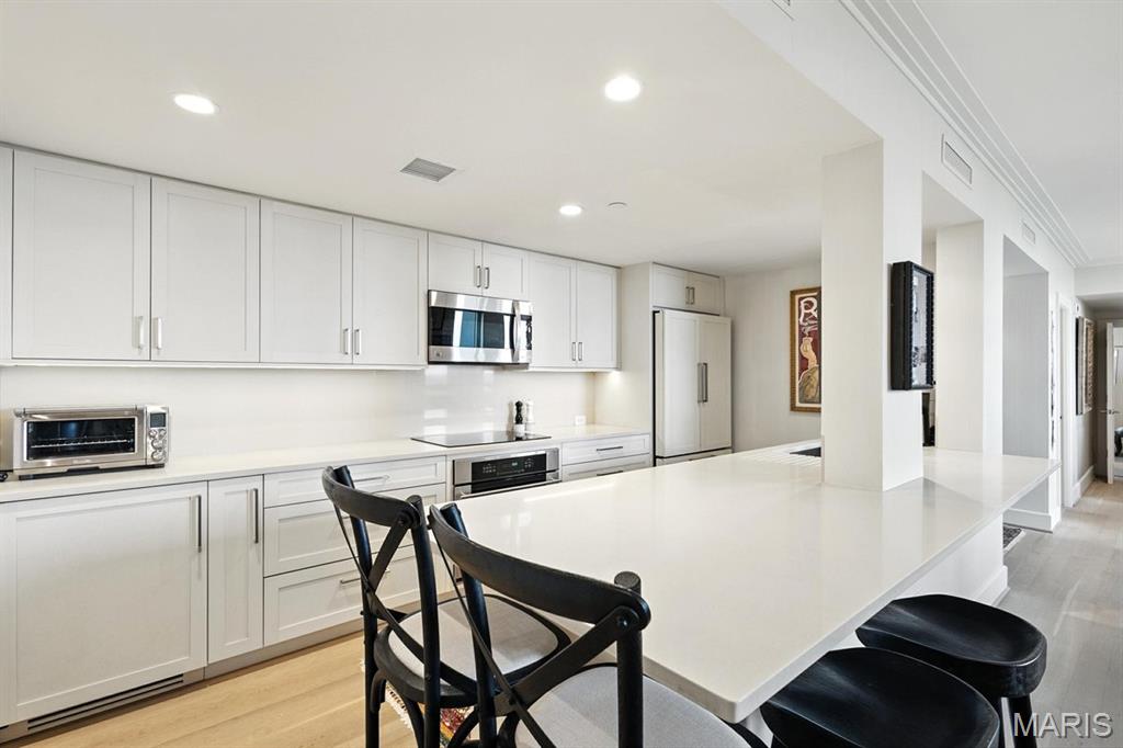 200 S Brentwood Boulevard Unit: 15C