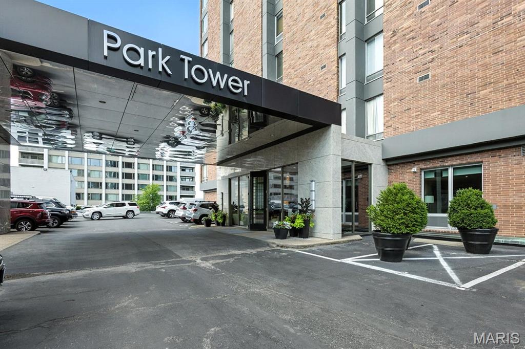 200 S Brentwood Boulevard Unit: 15C