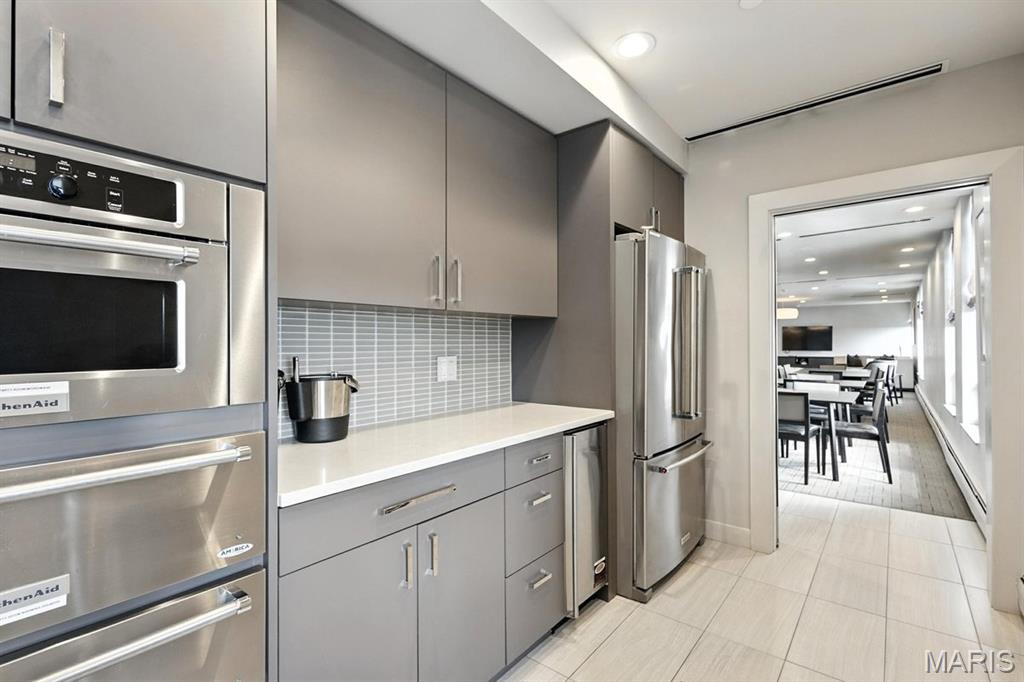 200 S Brentwood Boulevard Unit: 15C