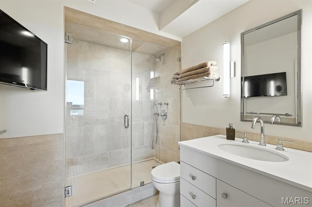 200 S Brentwood Boulevard Unit: 15C