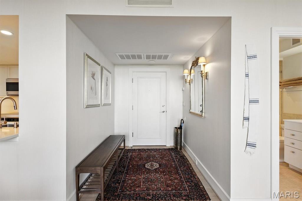 200 S Brentwood Boulevard Unit: 15C