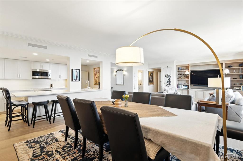 200 S Brentwood Boulevard Unit: 15C