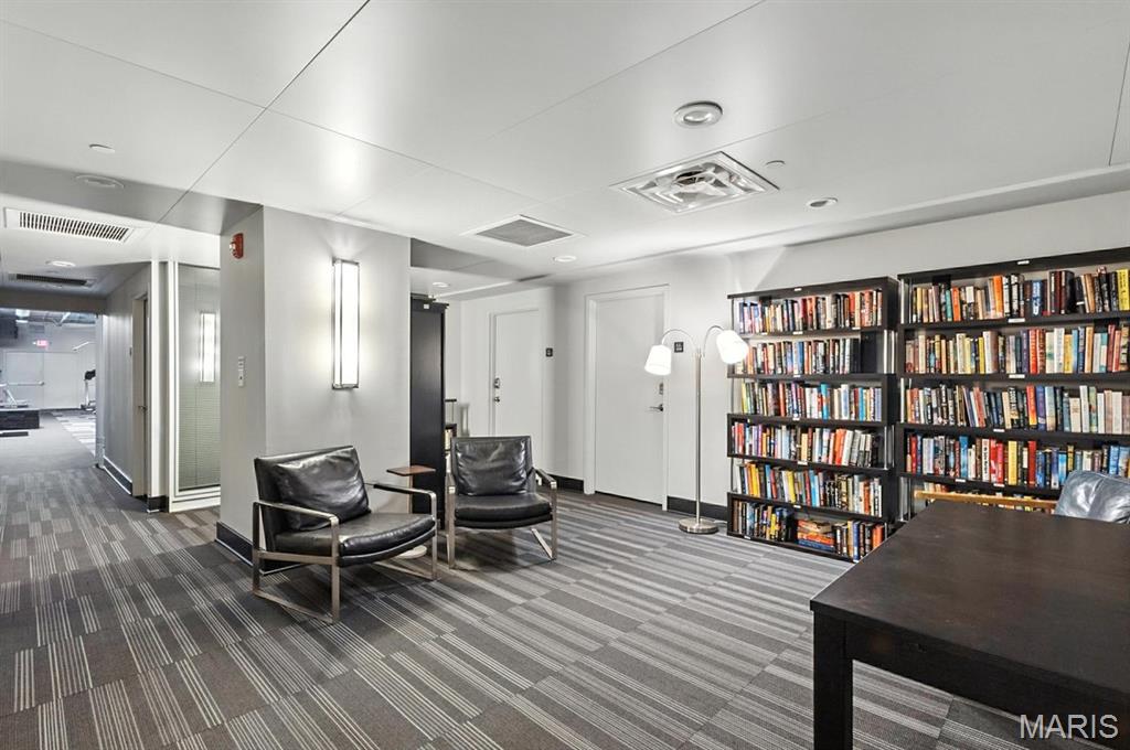 200 S Brentwood Boulevard Unit: 15C