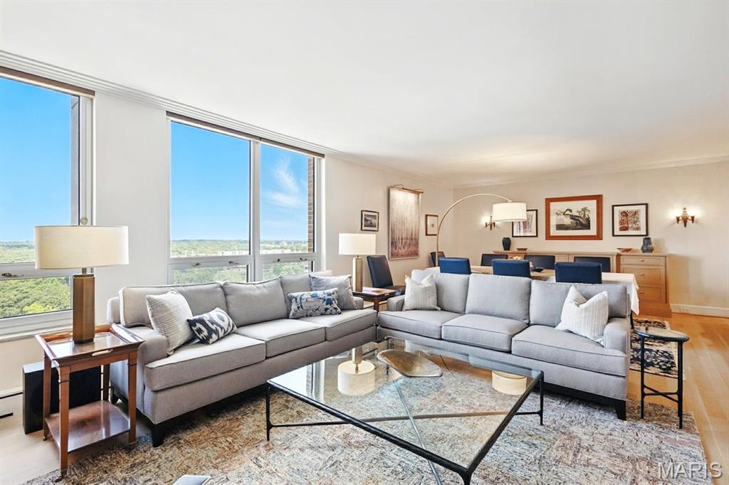 200 S Brentwood Boulevard Unit: 15C