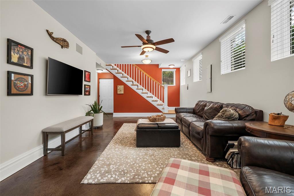 6912 Washington Avenue