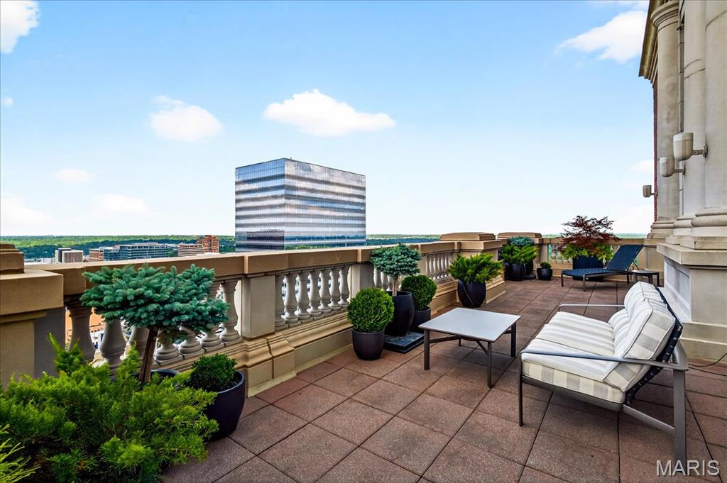 150 Carondelet Plaza Unit: 2801