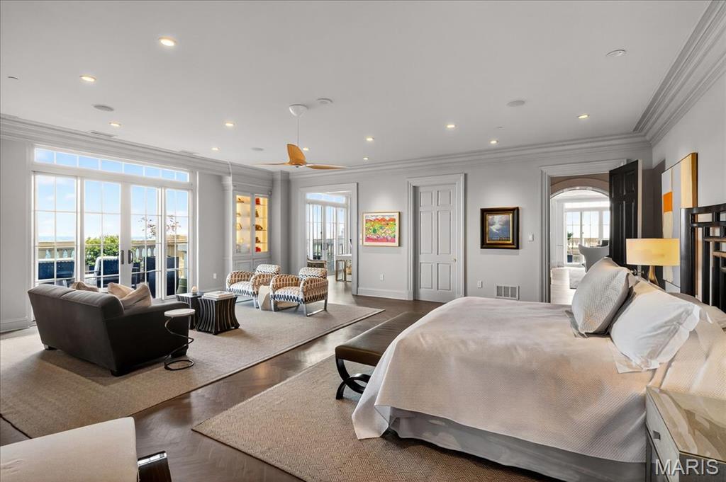 150 Carondelet Plaza Unit: 2801