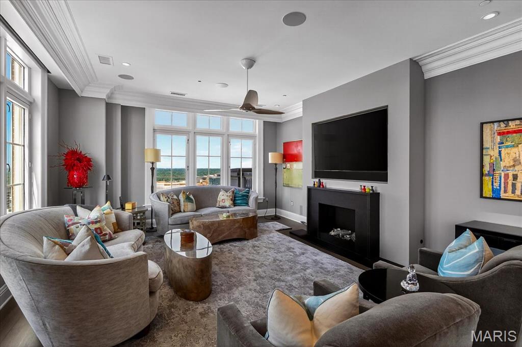 150 Carondelet Plaza Unit: 2801