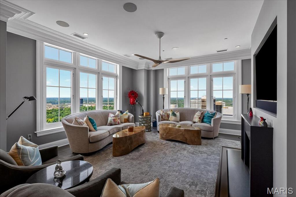 150 Carondelet Plaza Unit: 2801