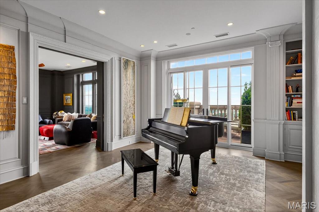 150 Carondelet Plaza Unit: 2801
